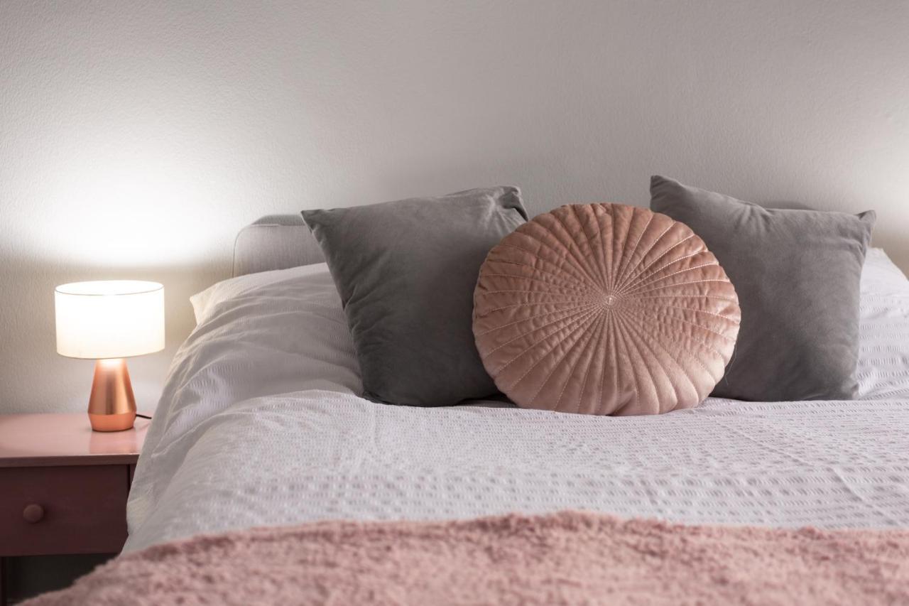 Lovely City Town House With Free Parking Sleeps 2 To 6 Guests Йорк Екстериор снимка