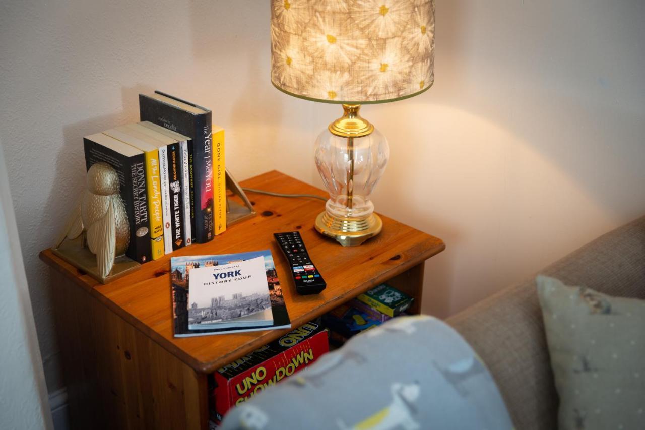 Lovely City Town House With Free Parking Sleeps 2 To 6 Guests Йорк Екстериор снимка