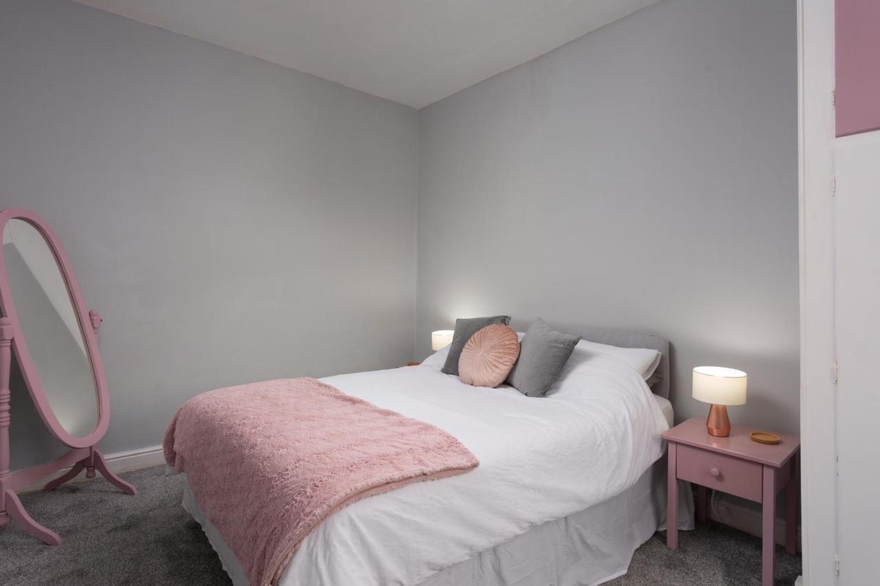 Lovely City Town House With Free Parking Sleeps 2 To 6 Guests Йорк Екстериор снимка